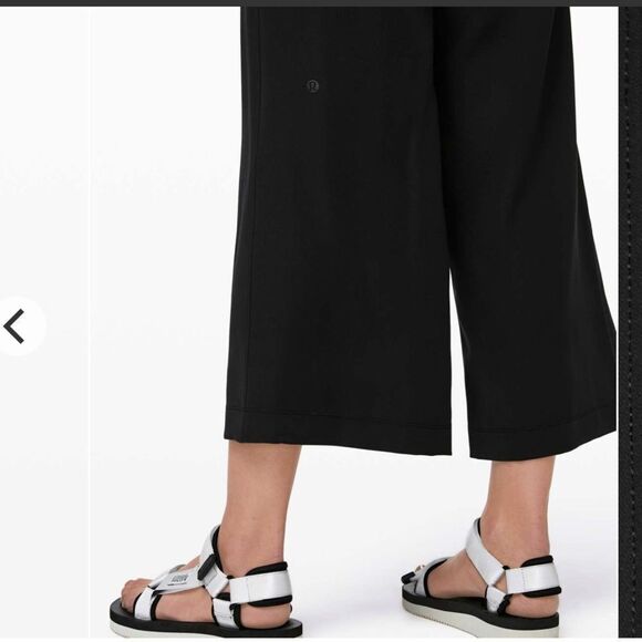 Lululemon On the Fly Wide-Leg 7/8 Pant *Woven
Black - Picture 3 of 10